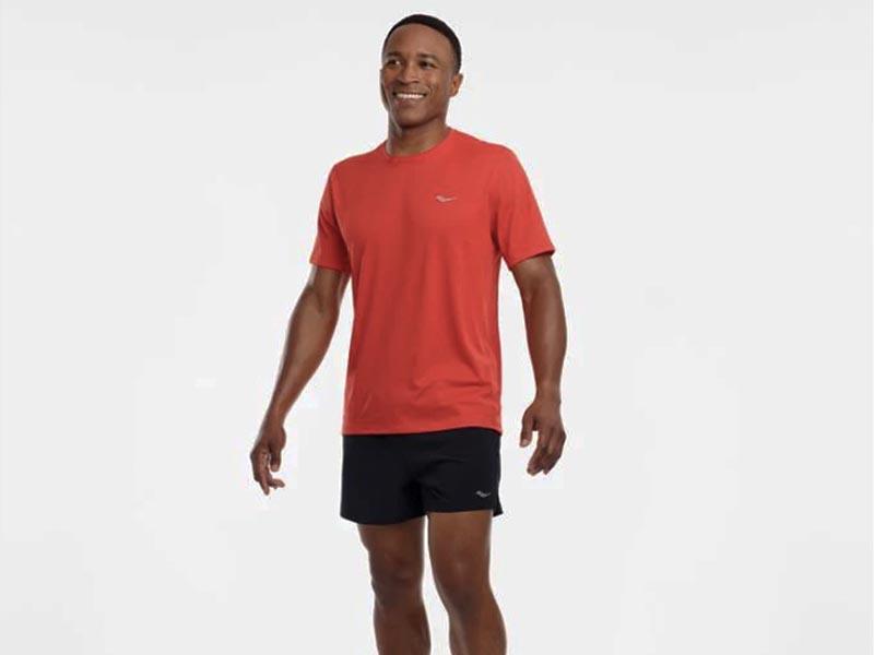 Áo chạy bộ Saucony Hydralite có đường may của áo khá tỉ mỉ nên rất bền