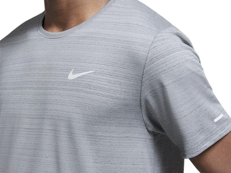 Áo Dri-FIT Knit của Nike là một trong những áo chạy bộ nam tốt nhất hiện nay