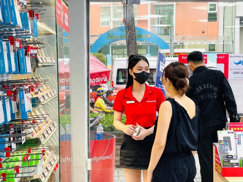 Mua sắm điện thoại tại ĐTV - 2