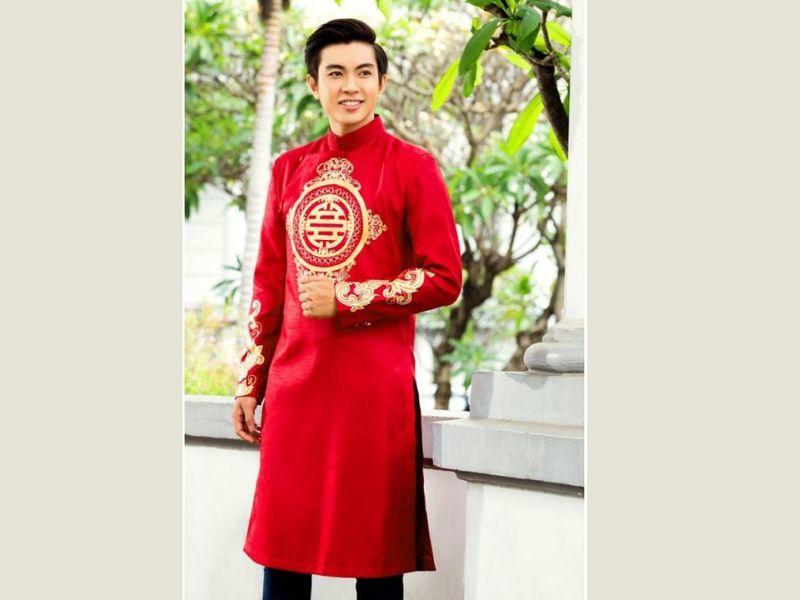 &Aacute;o d&agrave;i nam c&aacute;ch t&acirc;n họa tiết song hỷ