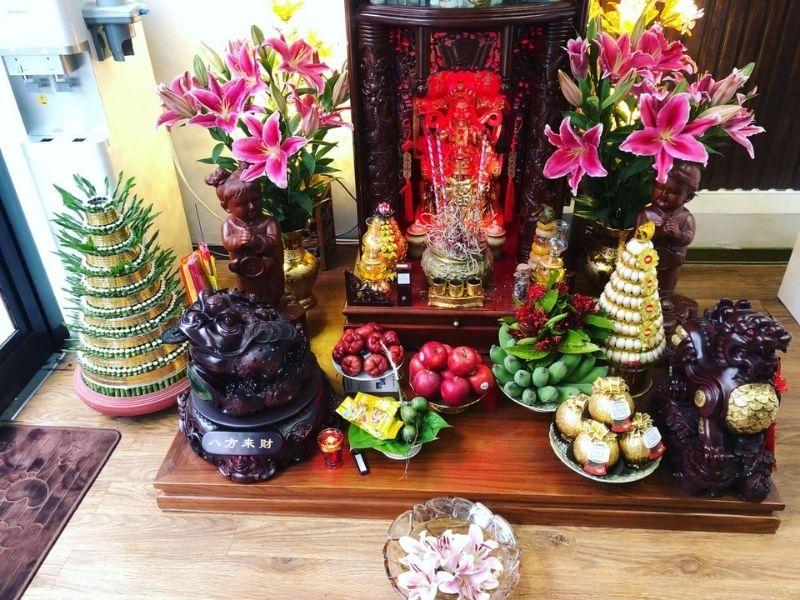 Bàn thờ Thần tài phải được lau dọn thường xuyên