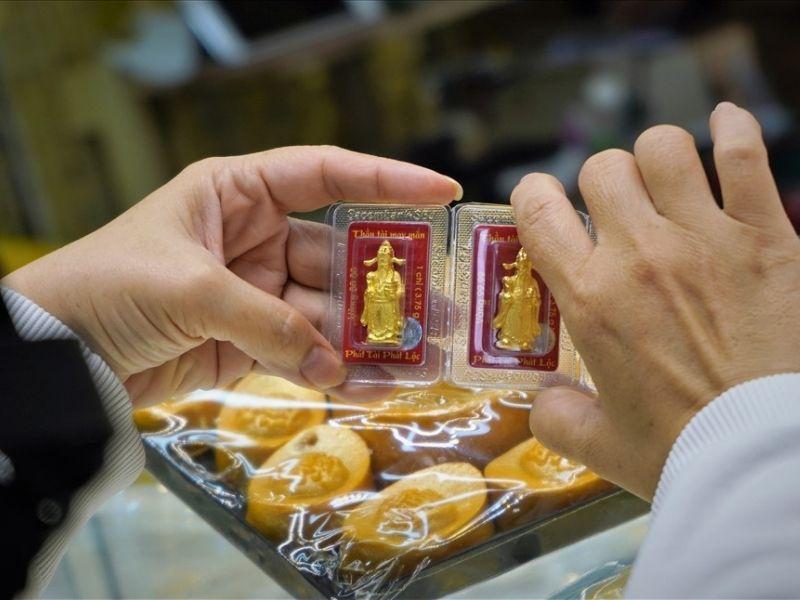 Mua vàng cúng vào ngày vía Thần tài để xin tài lộc