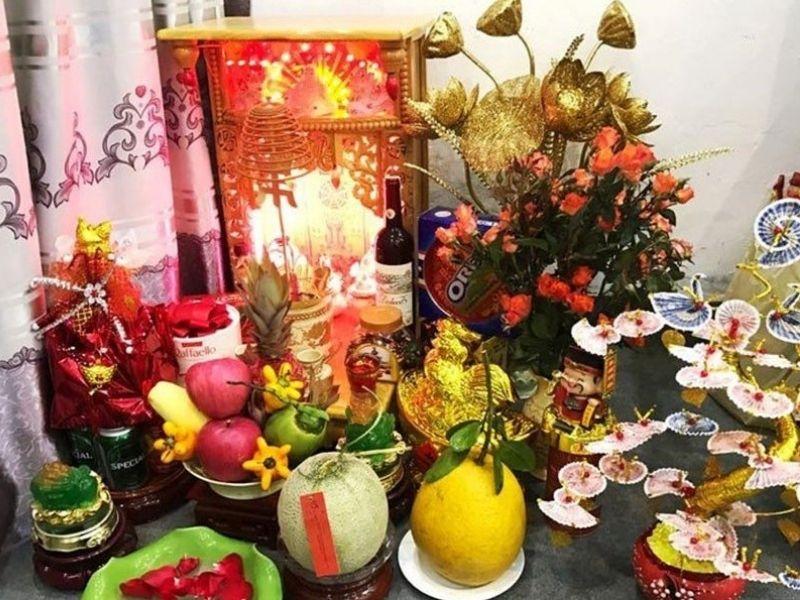 Ngoài chuẩn bị đồ cúng, bạn cũng cần biết cách sắp lễ trên bàn cúng Thần tài
