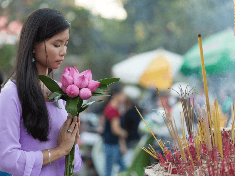 Lưu ý khi đi lễ chùa đầu năm: đồ dâng cúng