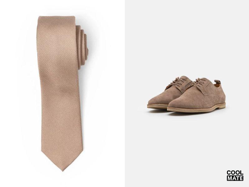 Sử dụng màu Taupe cho phụ kiện thời trang như túi, mũ, khăn, cà vạt hoặc giày