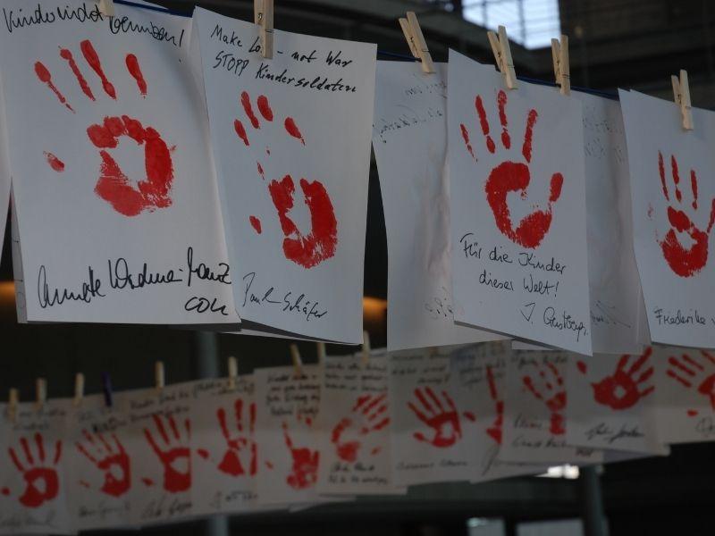 “Ngày tay đỏ” nhận được rất nhiều sự ủng hộ của các quốc gia, vùng lãnh thổ