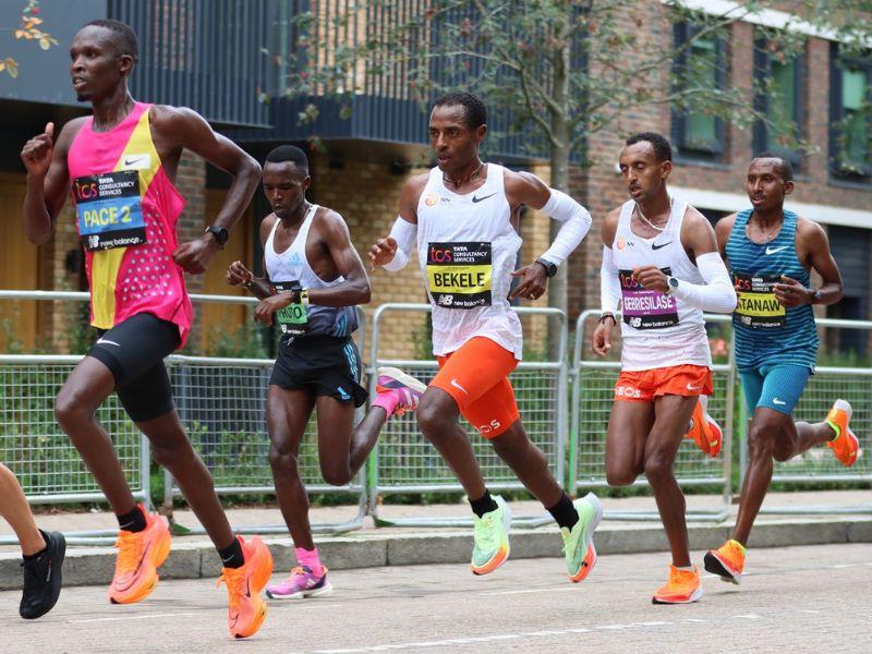 Giày chạy bộ nhiều màu cũng rất được runner yêu thích