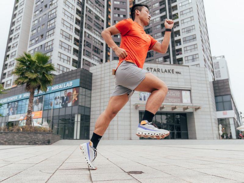 Chọn quần áo và giày chạy bộ nhiều màu vừa đẹp mắt, vừa đảm bảo an toàn