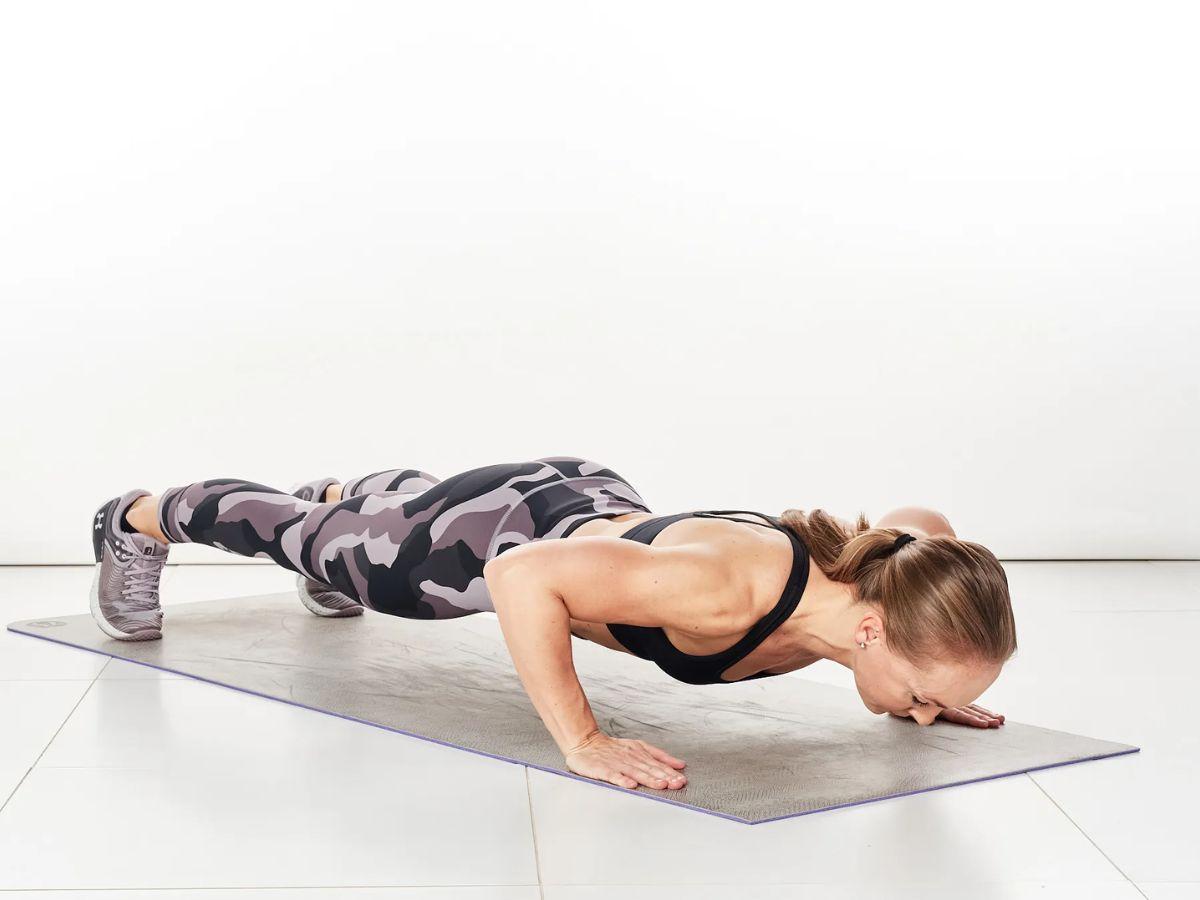 Bài tập chống đẩy tay rộng