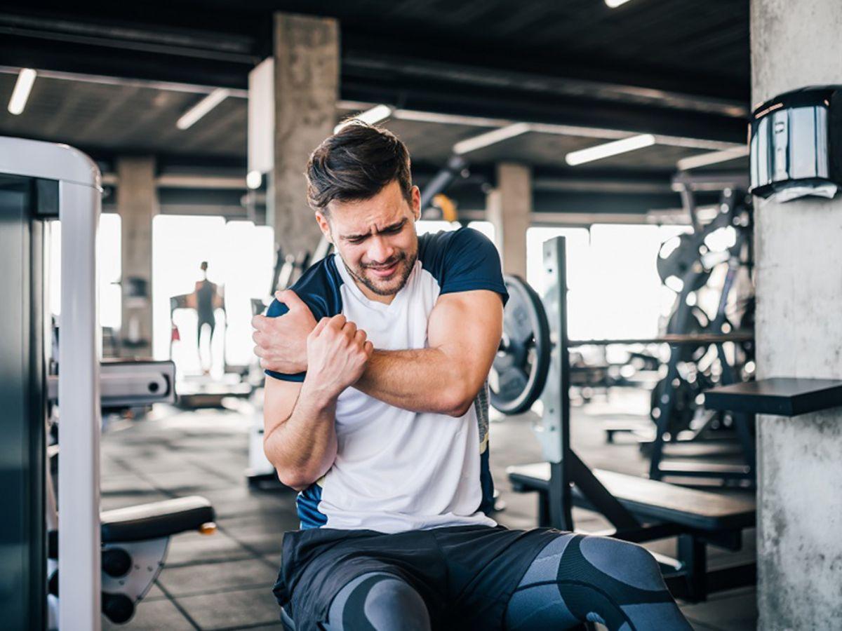Dùng quá nhiều sức từ tay thay vì tập trung vào cơ ngực