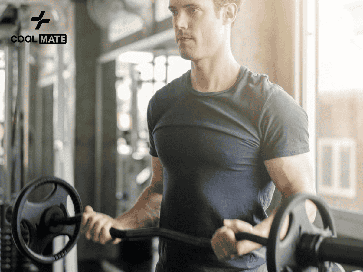 Điều chỉnh thanh tạ để phát triển cơ bắp tay khi tập