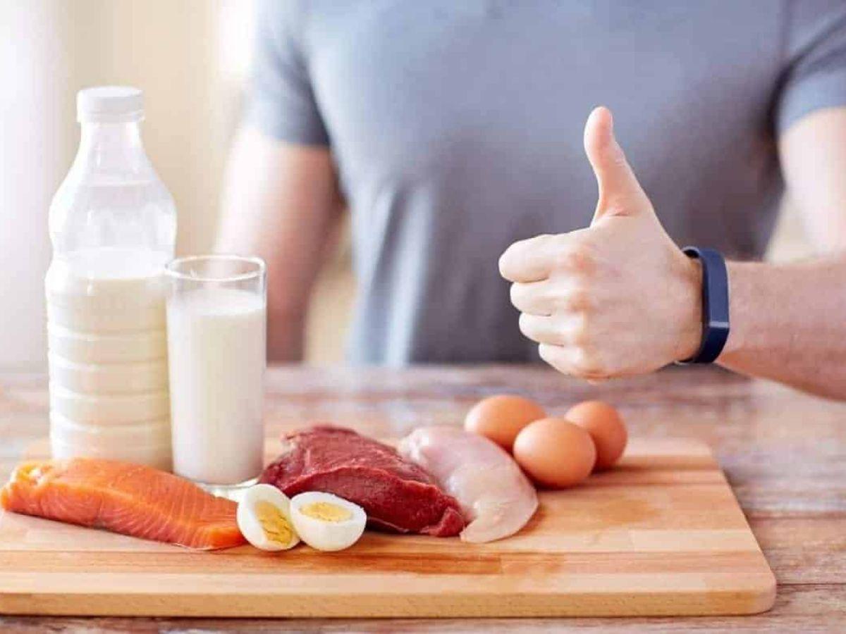 Sữa tươi là một nguồn cung cấp protein, carbs và chất béo cân đối