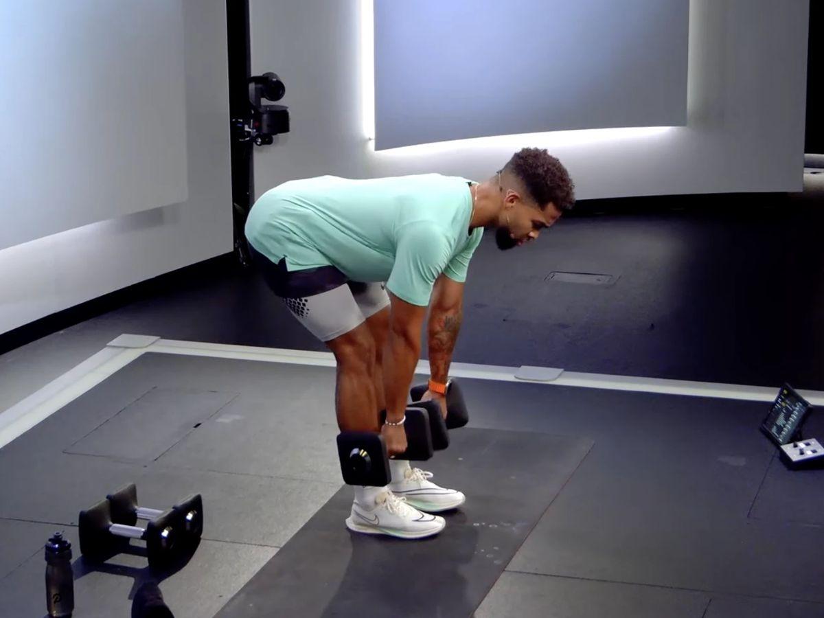 Bài tập mông to cho nam Romanian Deadlift