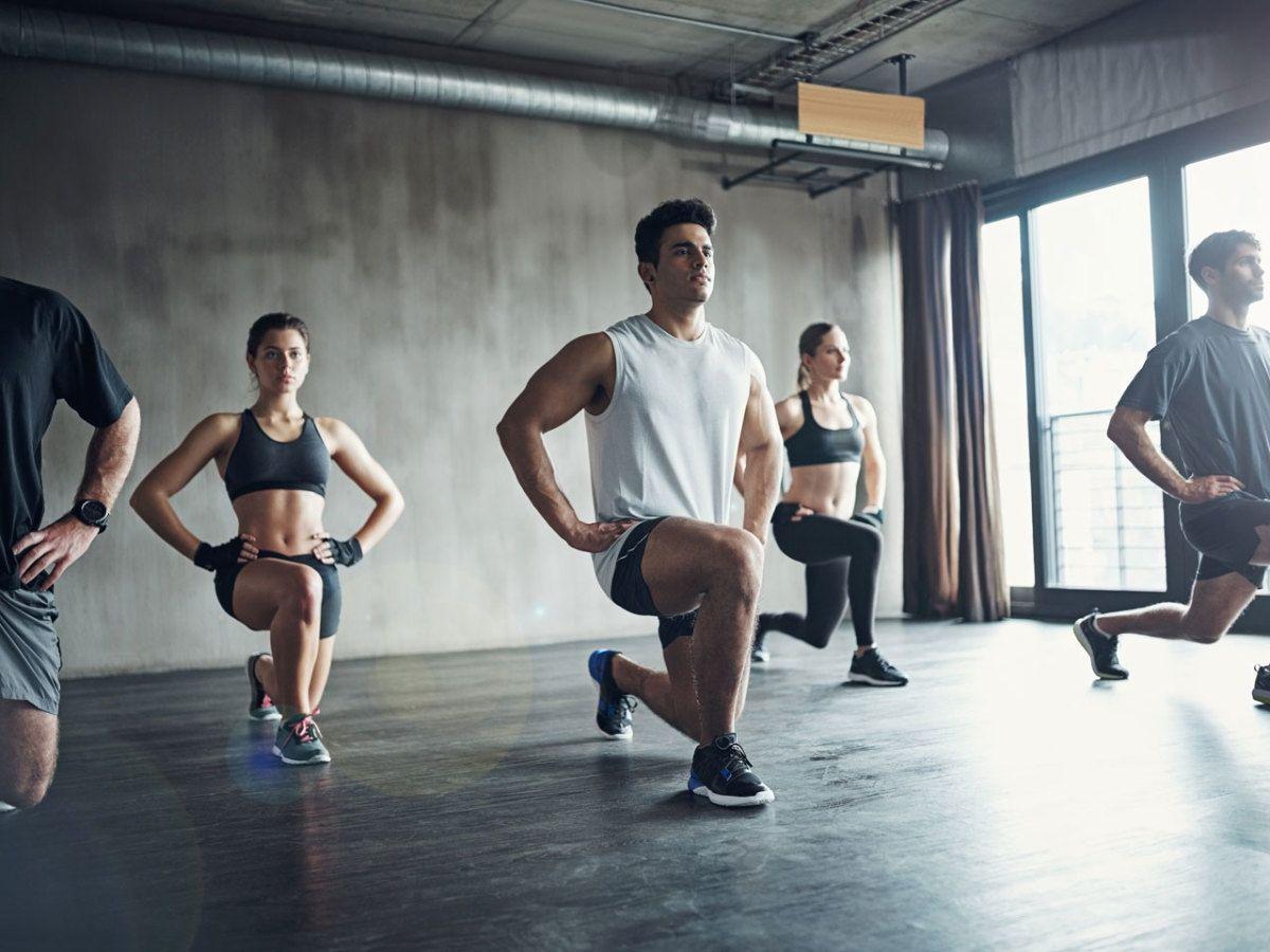 Bài tập mông săn chắc cho nam Lunges