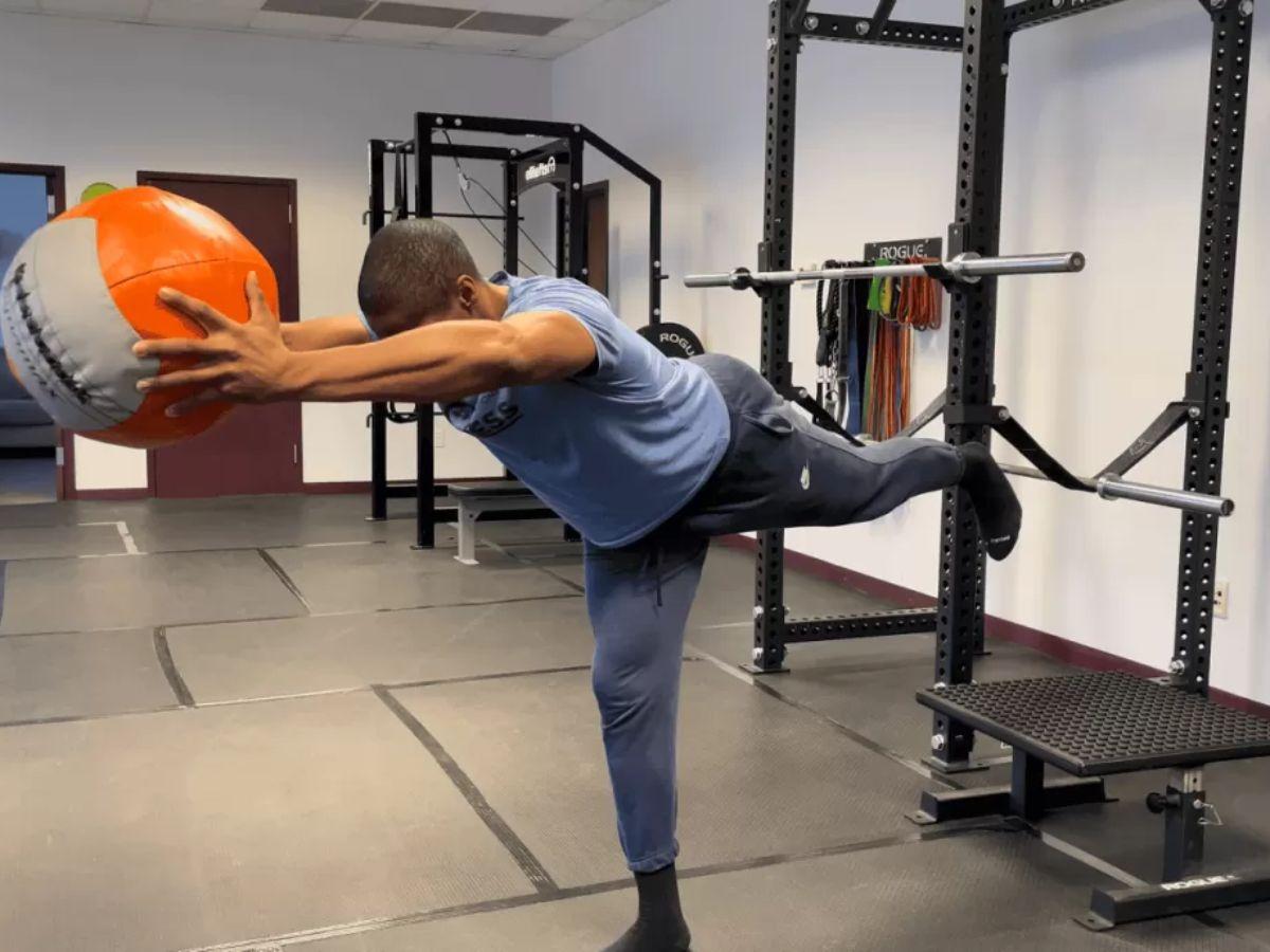 Bài tập Single-Leg Romanian Deadlift