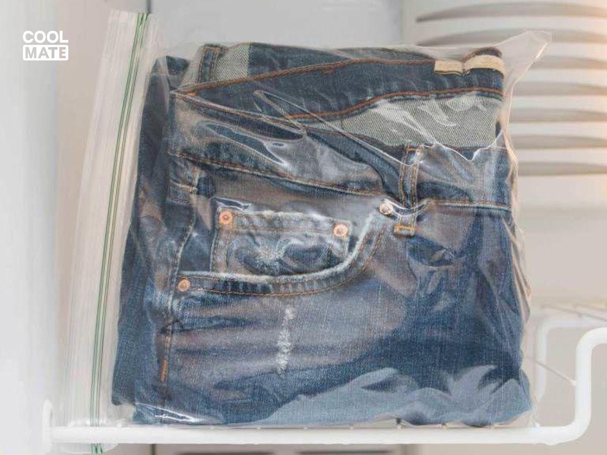 Cho quần baggy nam vào ngăn đá tủ lạnh 