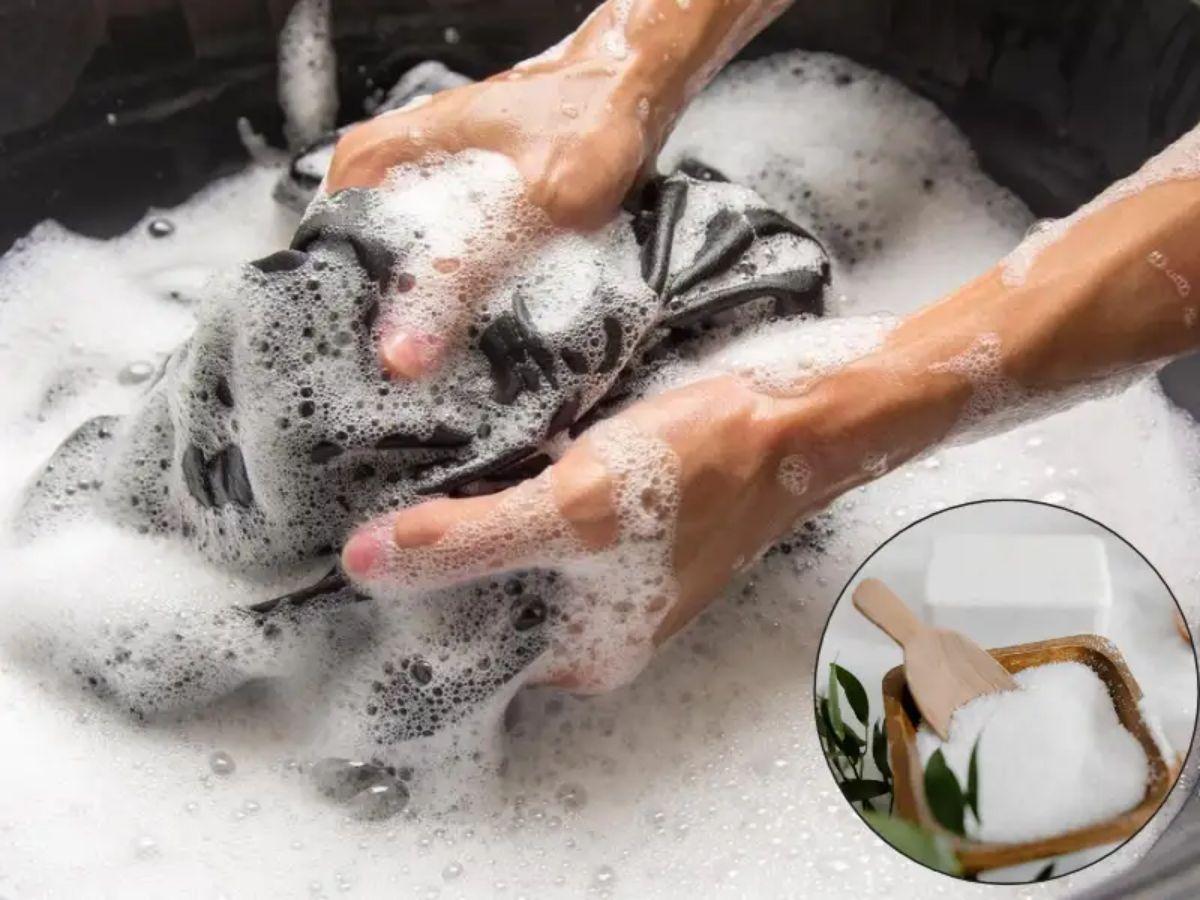 Nên ngâm quần kaki trong nước muối 1 vài giờ trước khi giặt