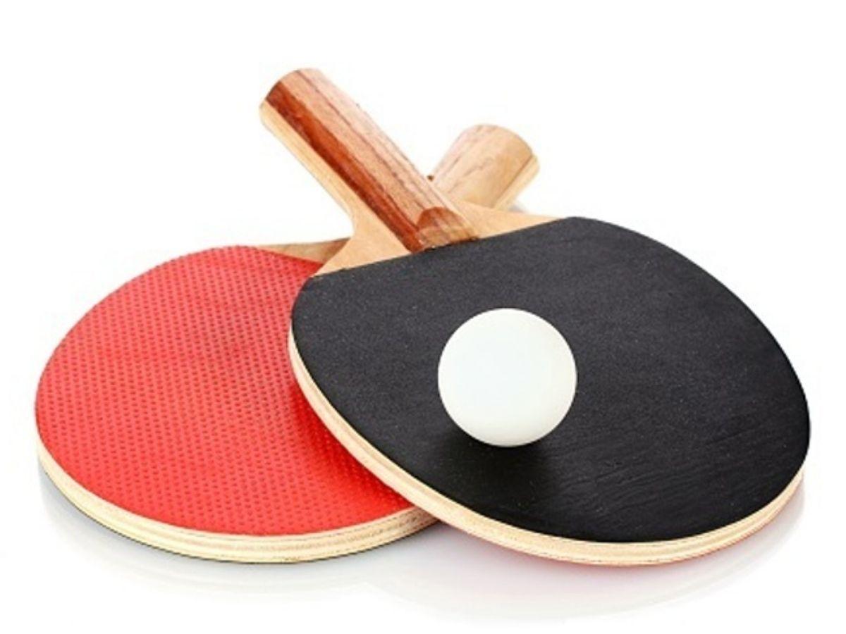Vợt bóng bàn được làm từ gỗ, cao su, sợi carbon, sợi thủy tinh hoặc giấy nén 