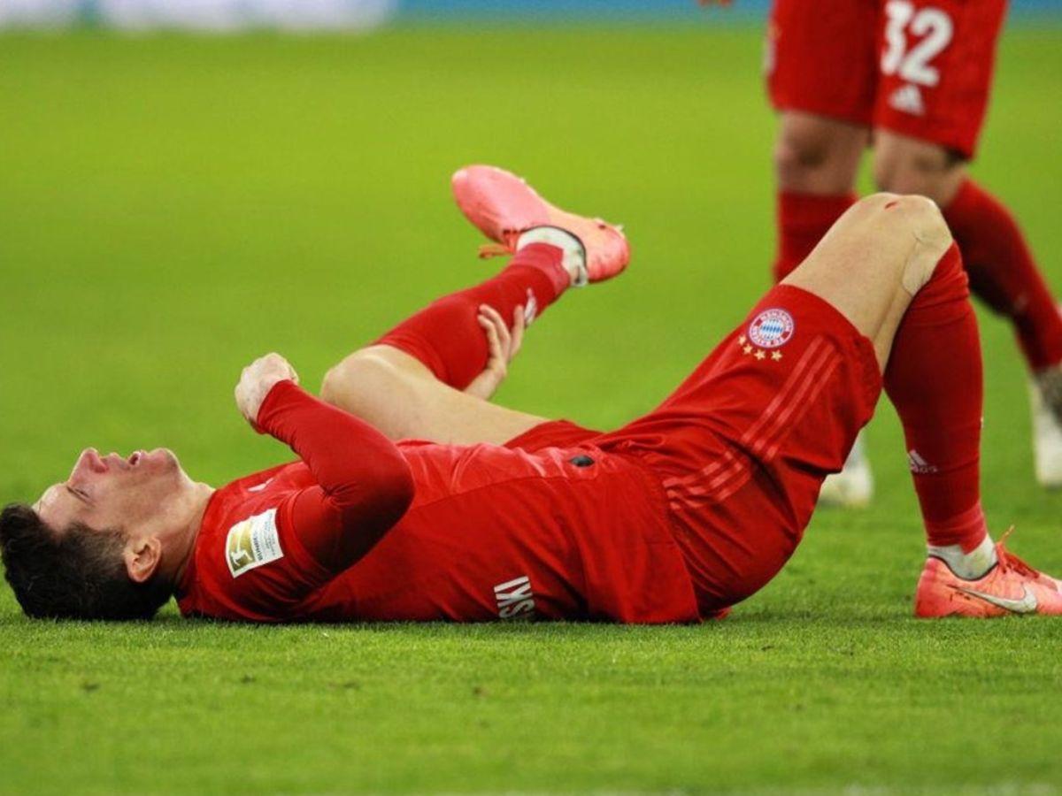 Bong gân mắt cá chân là một trong những chấn thương phổ biến nhất trong bóng đá