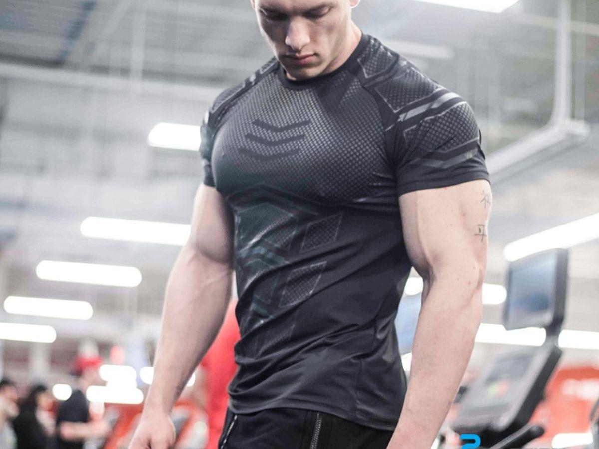 Có cách chọn áo tập gym nam đẹp và thoải mái nào mà các chàng nên lưu ý?