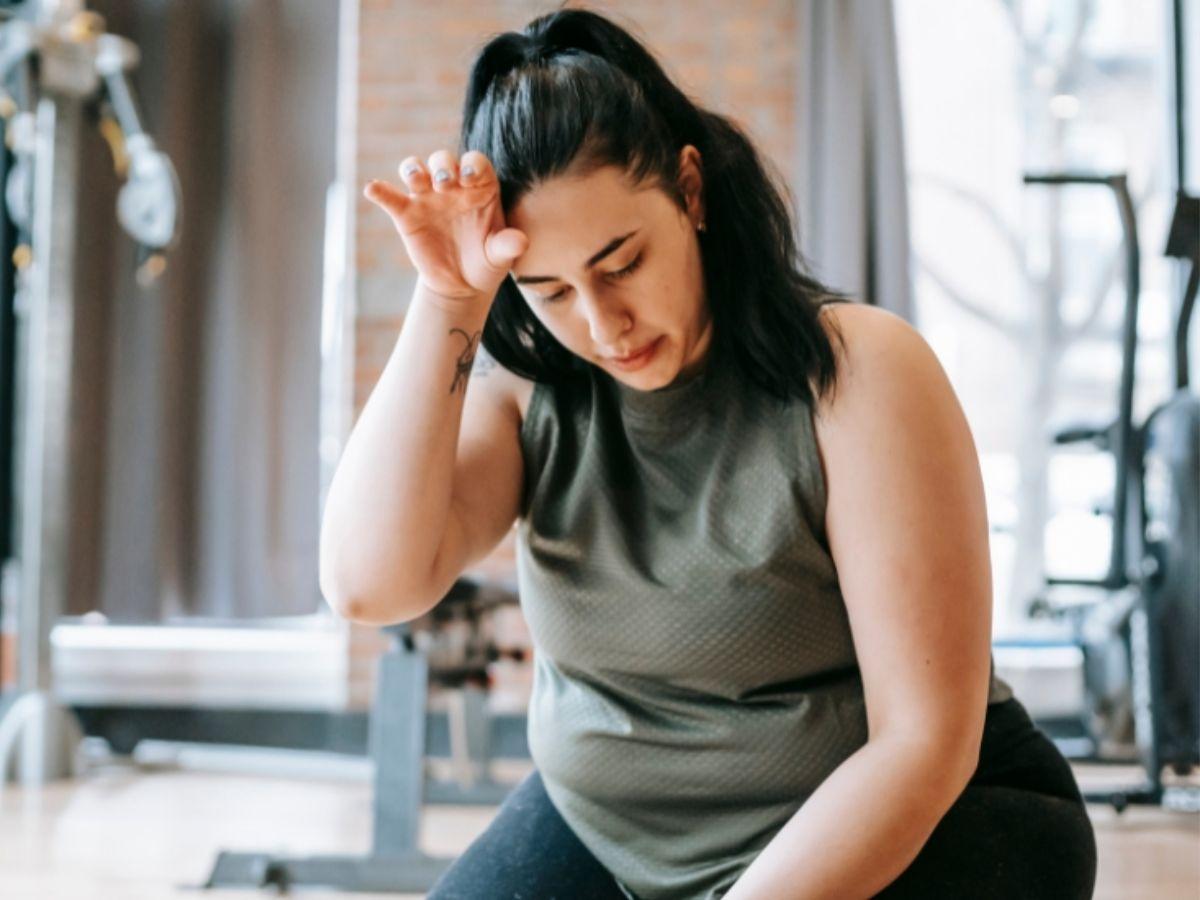 Nên chọn áo thoáng khí tránh quá dày gây nóng nực