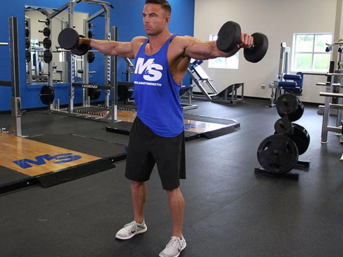 Các bước thực hiện lateral raise khá đơn giản và thực hiện ngay tại nhà