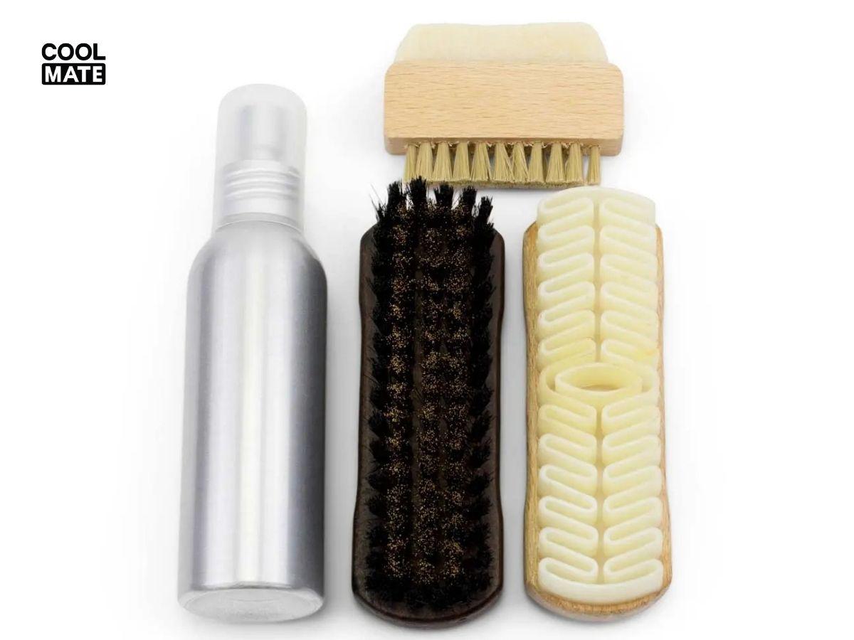Chuẩn bị dụng cụ vệ sinh giày da lộn