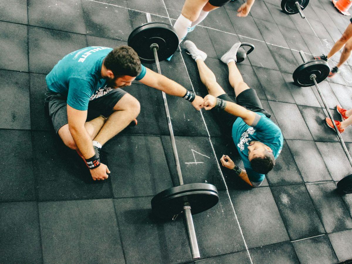 Đừng ngần ngại tìm kiếm bạn tập cùng giúp duy trì động lực tập gym