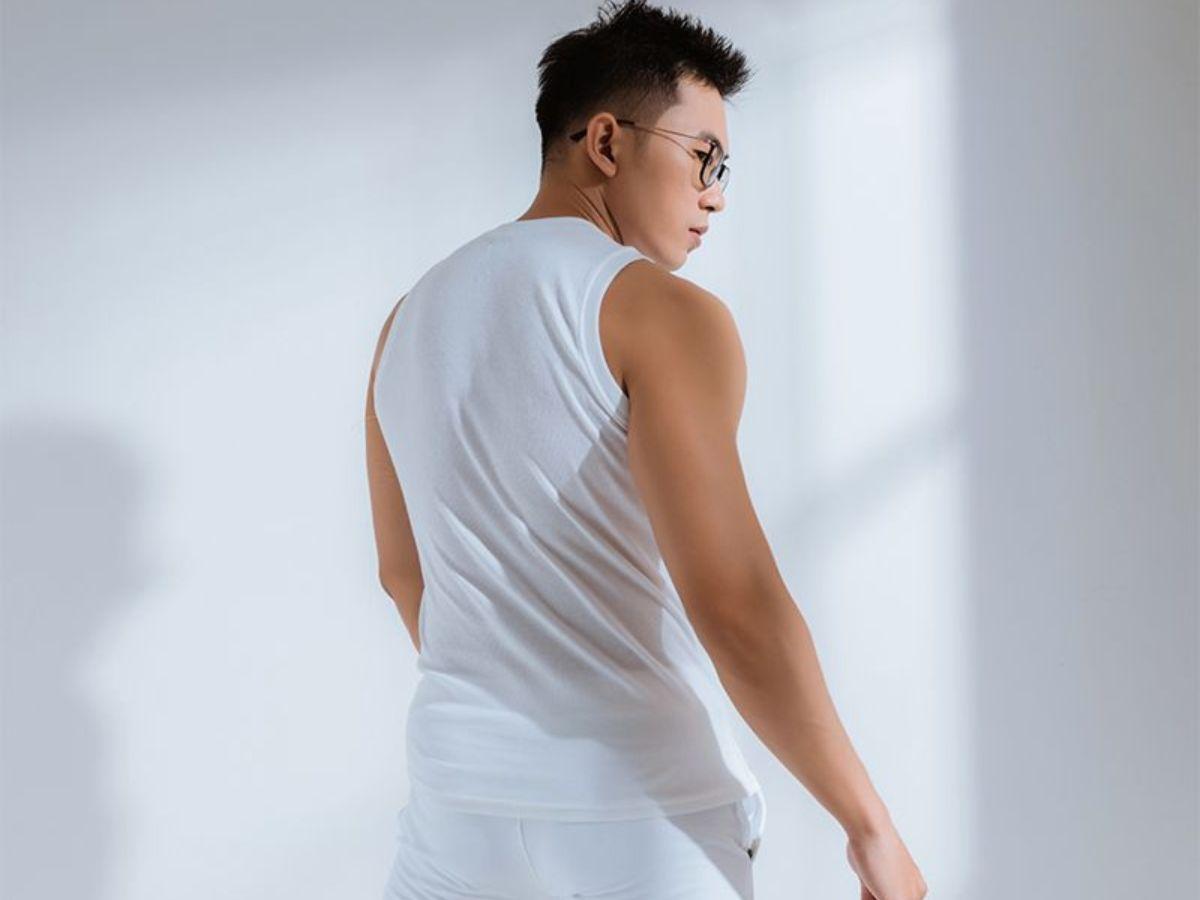 Thoáng mát tối đa, không gây cản trở vận động vai và cánh tay