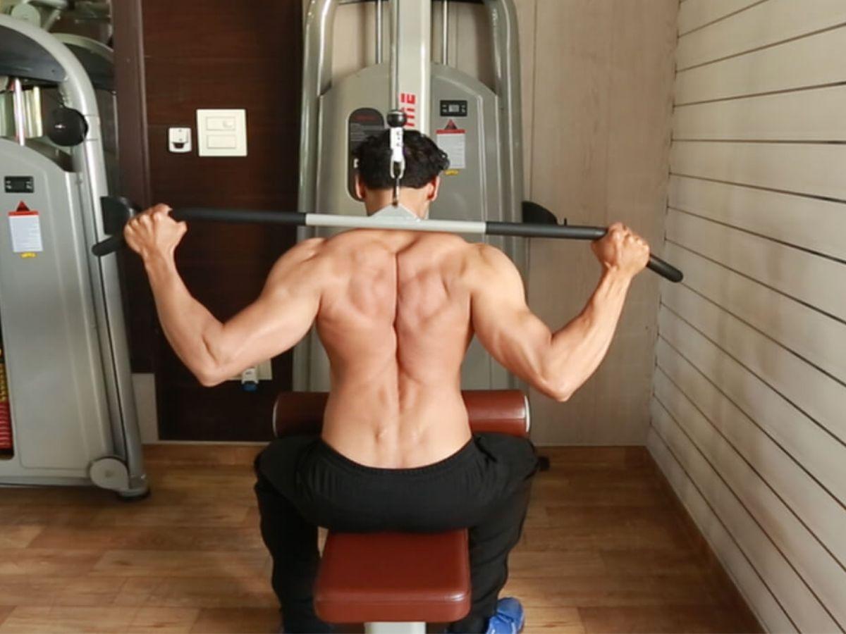 Bài tập Wide-Grip Pulldown Behind The Neck