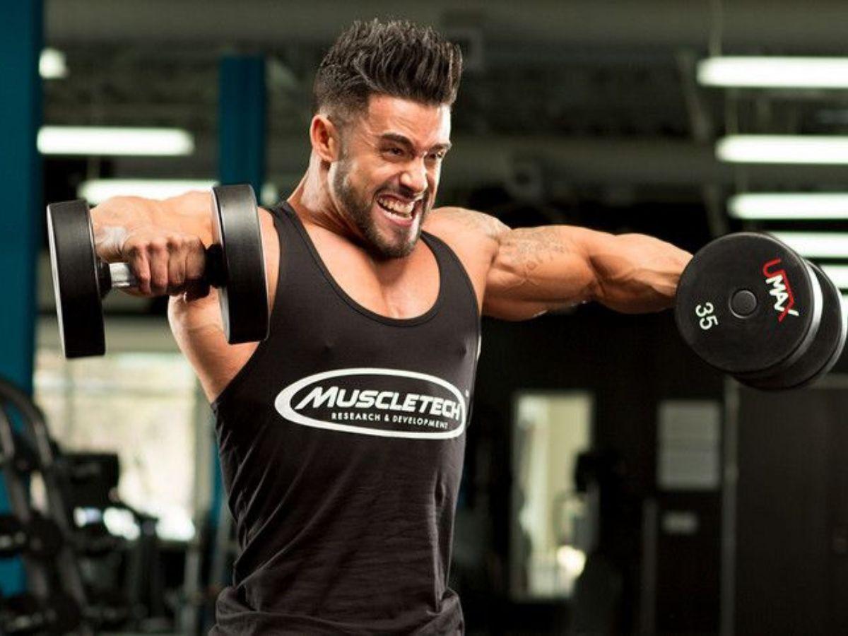 Nâng tạ đơn sang ngang (Lateral Raise) giúp vai rộng và đầy đặn hơn