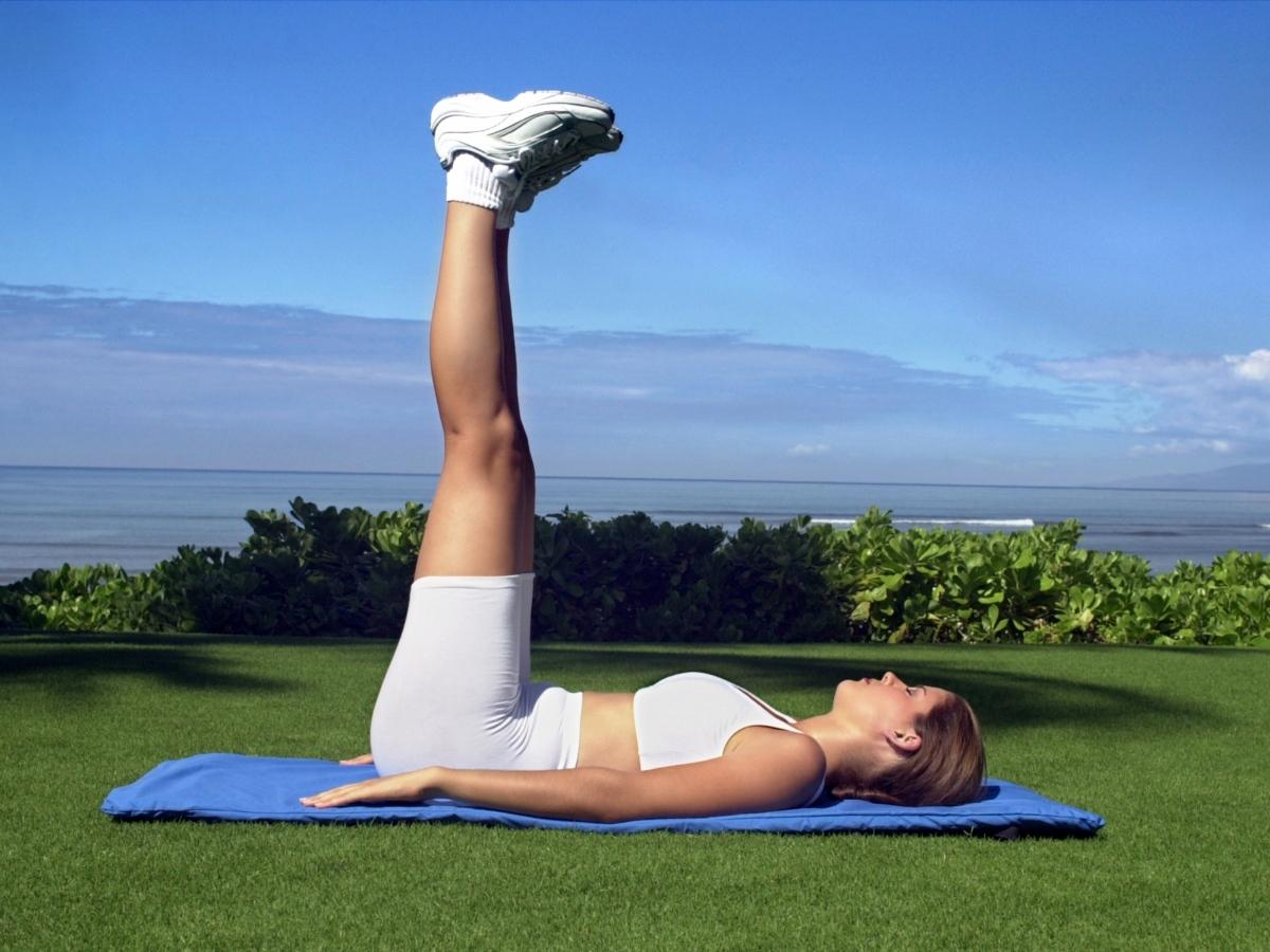 Leg Raises giúp tăng cường cơ bụng dưới, giúp làm rõ phần bụng dưới vốn khó tác động