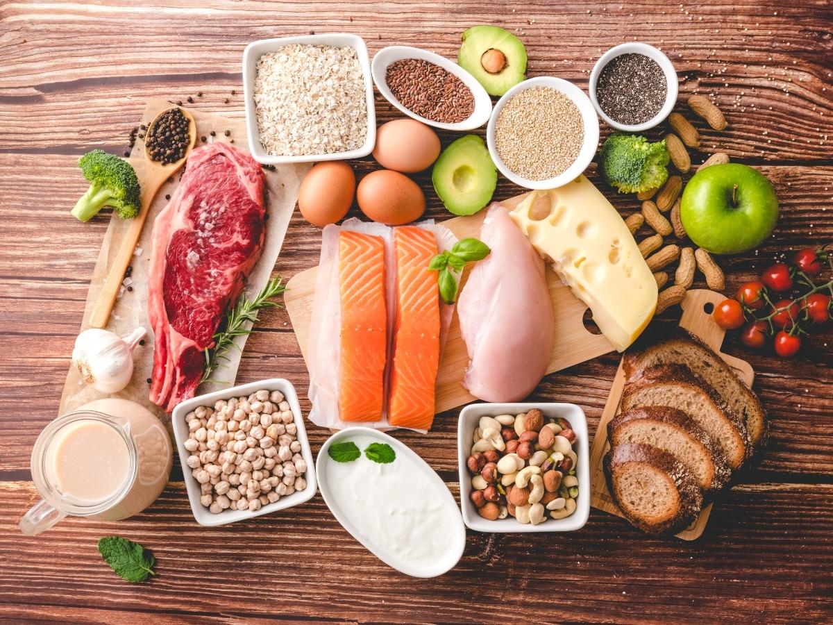 Protein khuyến nghị là 1.6-2.2g/kg cân nặng để tối ưu hóa phát triển cơ bắp