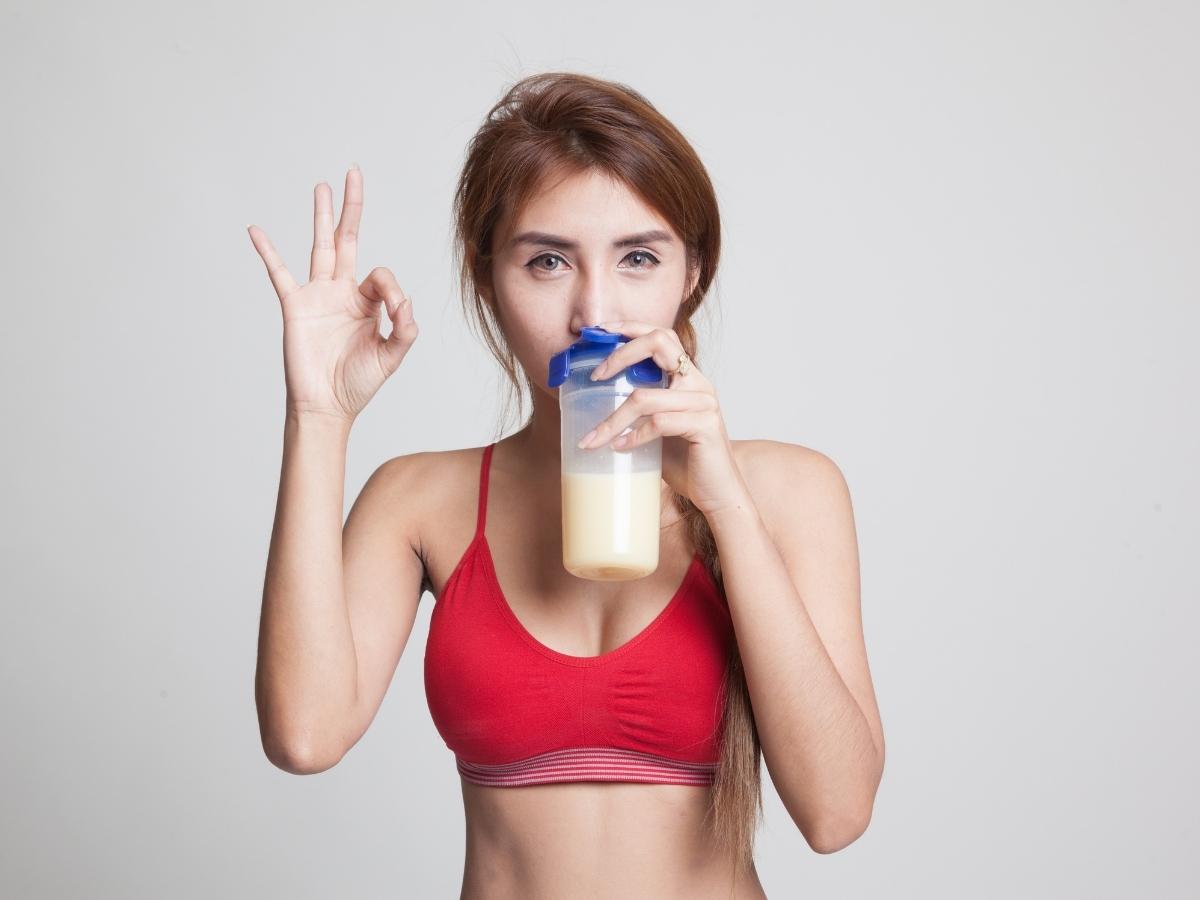 Việc uống đủ nước và duy trì chế độ ăn cân bằng giúp cơ thể xử lý protein hiệu quả