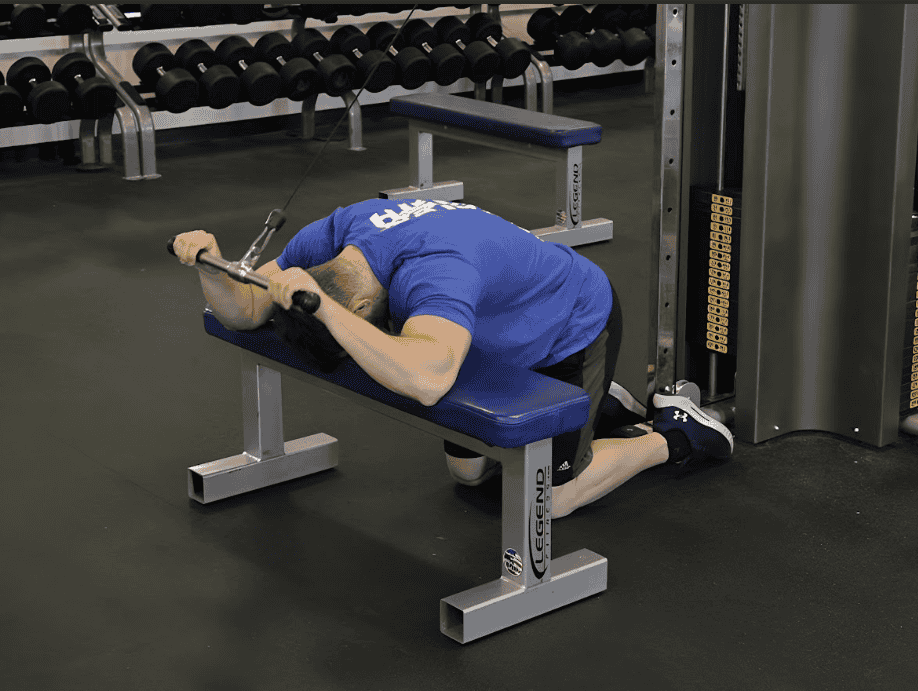 Bài tập Kneeling Overhead Triceps Extensions giúp phát triển đầu dài của cơ