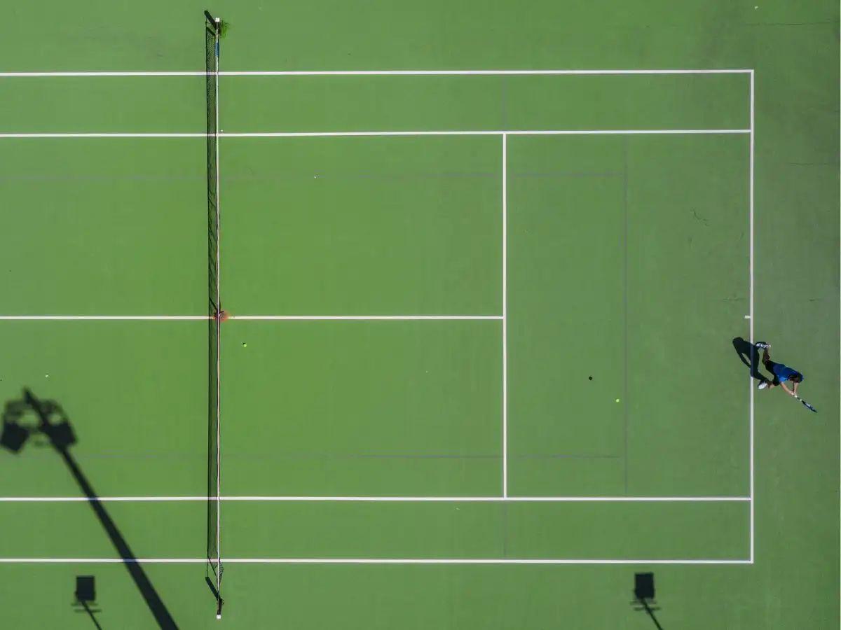 Sân tennis là nơi diễn ra các trận đấu