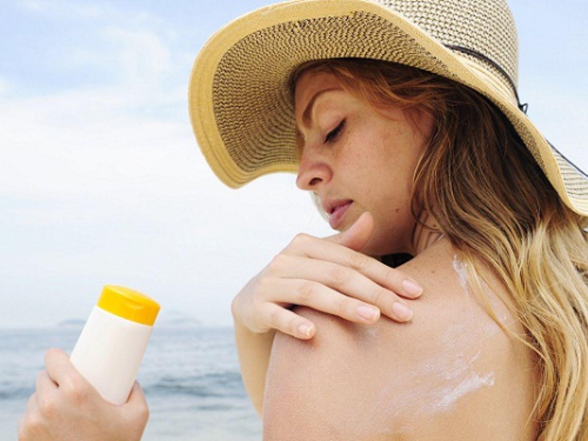 Sử dụng kem chống nắng để tránh sạm da và khiến làn da nhanh lão hóa