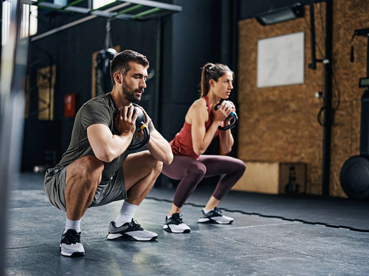 Squat là bài tập cực kỳ phổ biến giúp tăng cường cơ