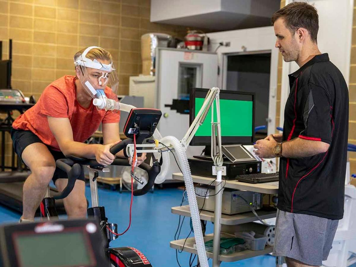 Dùng thiết bị theo dõi sức khoẻ để đo VO2 Max