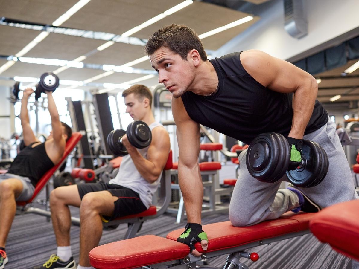 Chọn áo tập gym phù hợp giúp bạn thoải mái vận động và tự tin hơn khi tập luyện