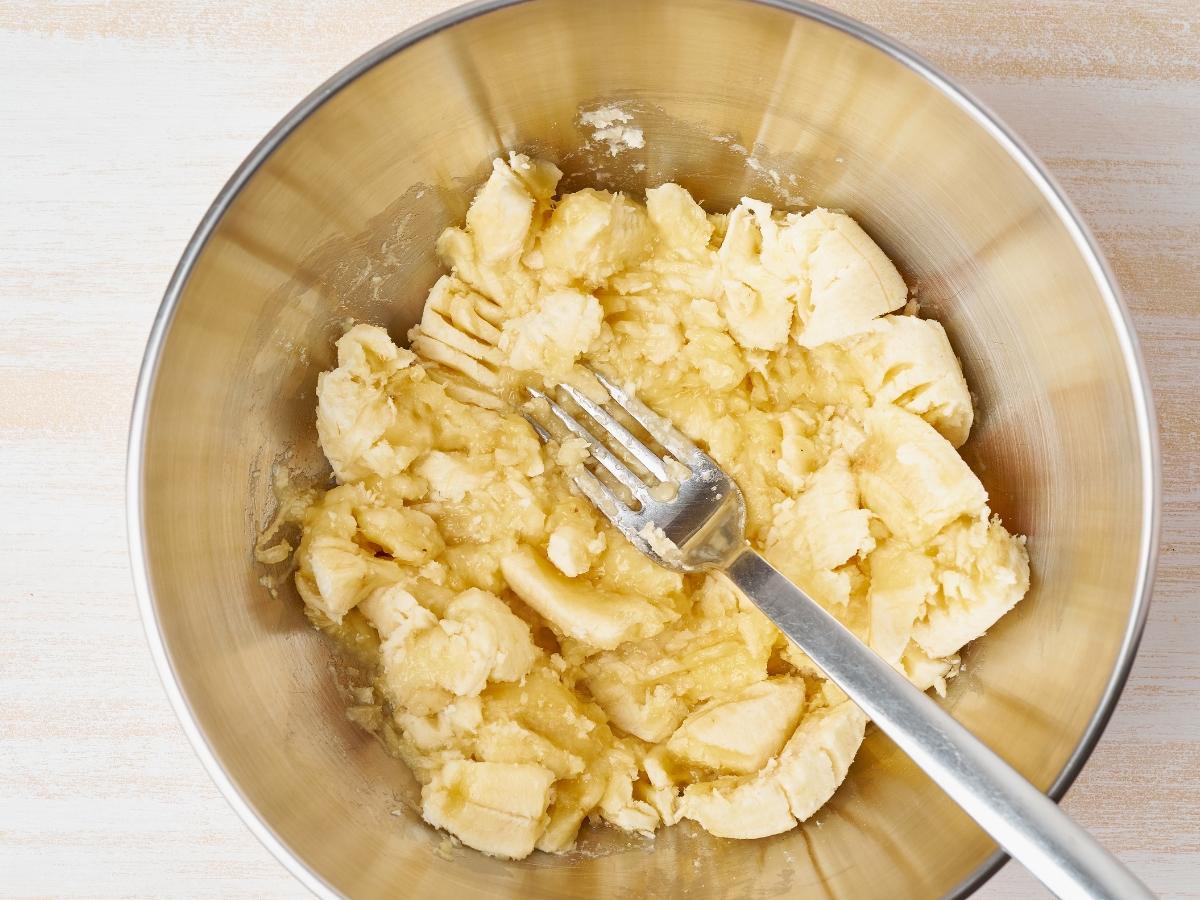 Chuối chữa lột da tay da chân