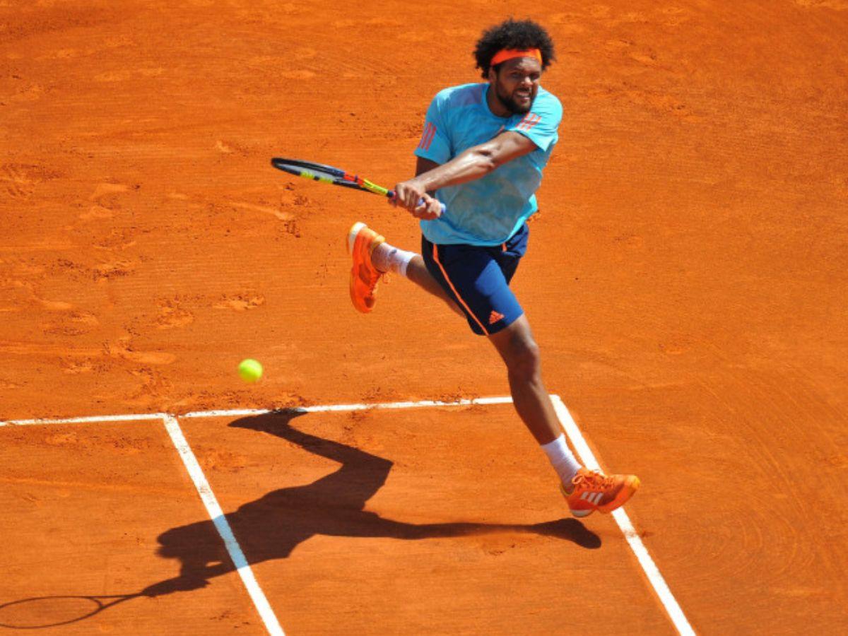 Di chuyển linh hoạt và nhanh nhẹn là yếu tố then chốt khi chơi tennis