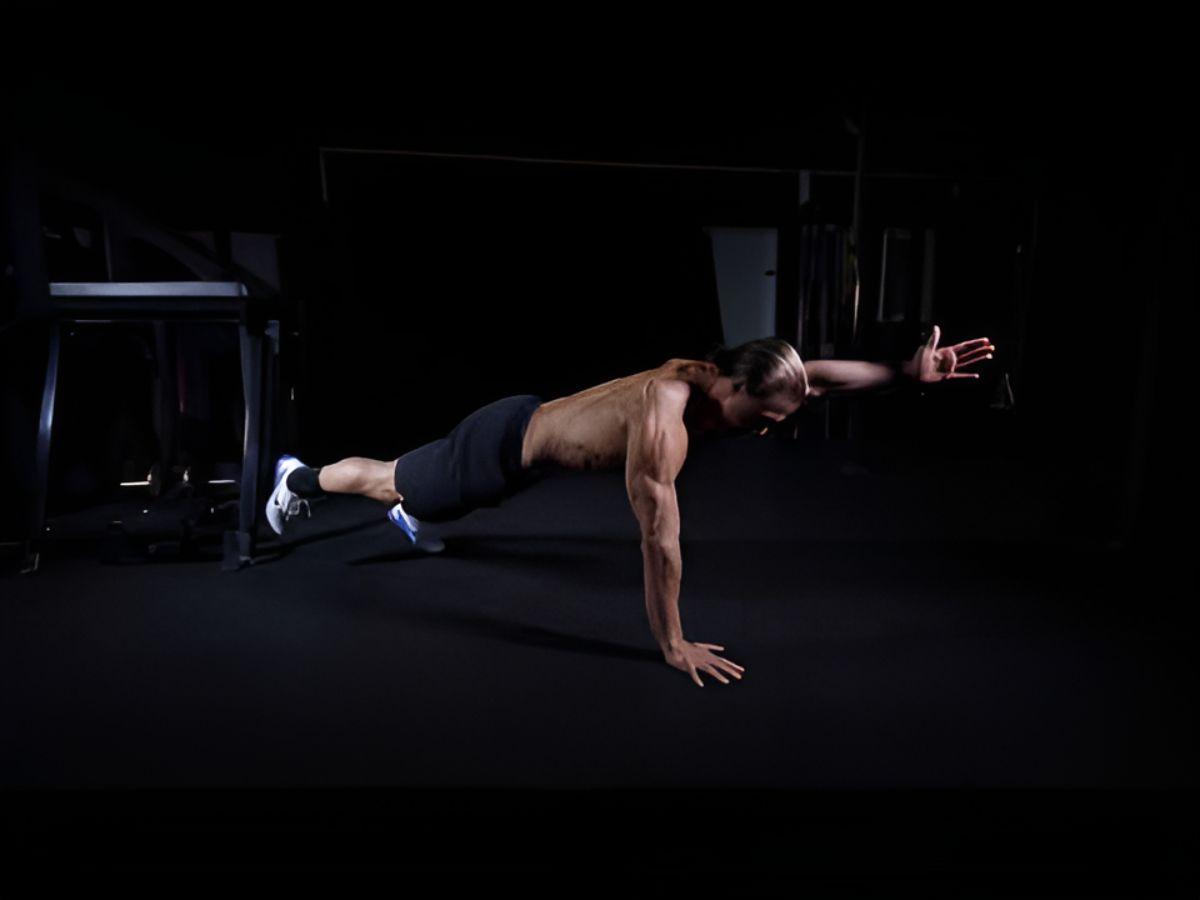 Plank một tay một chân: Cải thiện thăng bằng