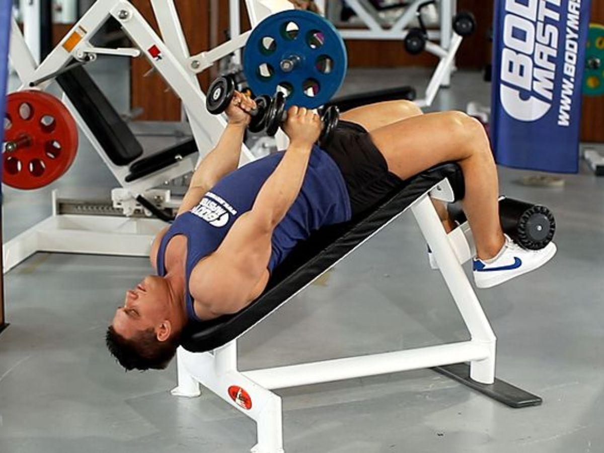 Decline Dumbbell Pullover: Tăng độ khó, tác động phần dưới cơ ngực và xô