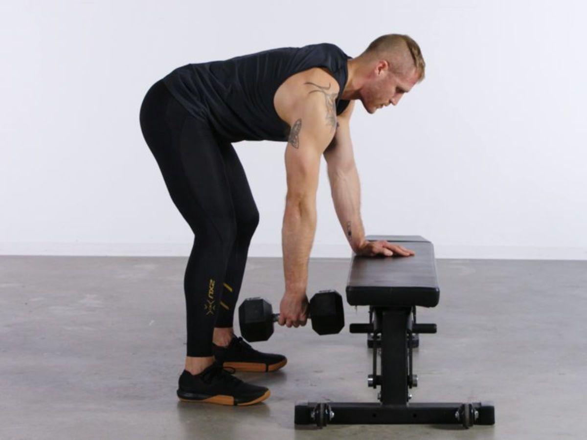 Dumbbell Row: Tăng độ dày và sức mạnh cơ lưng giữa, cơ xô.
