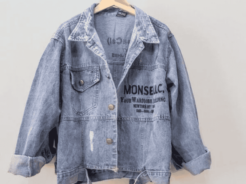 Phơi áo khoác jeans bằng móc tròn