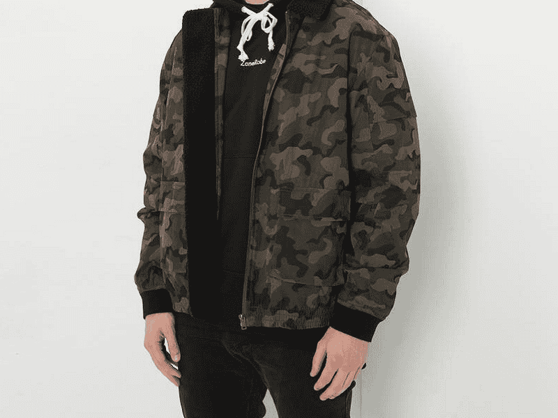 Áo khoác Camo phối cùng giày Vans