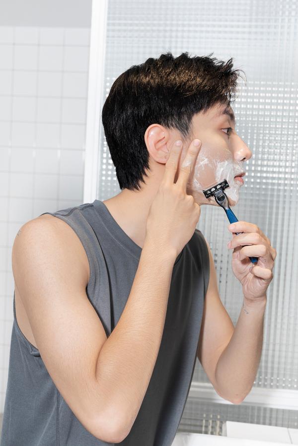 Có khá nhiều loại dao cạo râu dành cho các chàng.