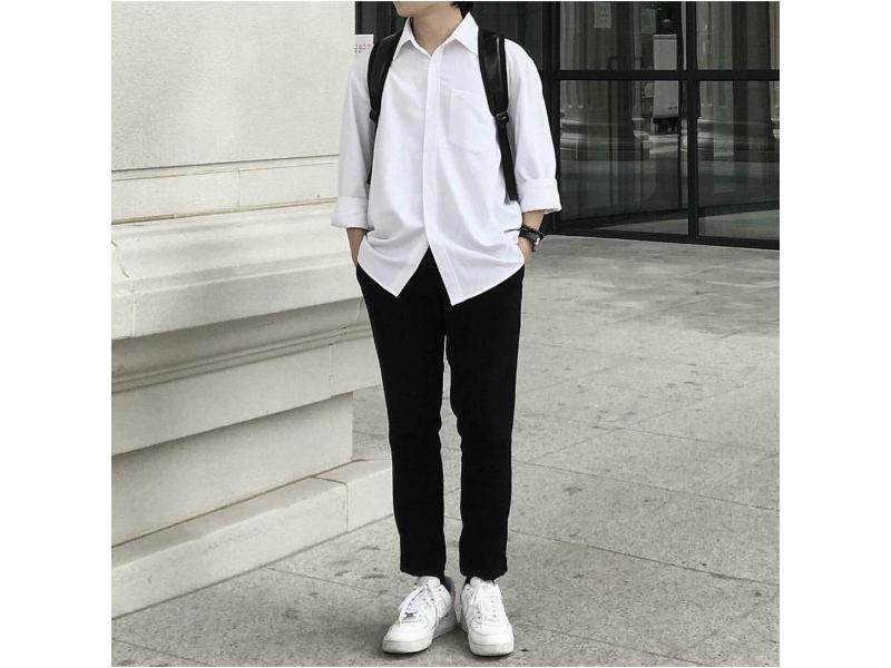 Việt Tiến là một trong những cửa hàng bán áo sơ mi nam hướng tới phong cách tầm trung