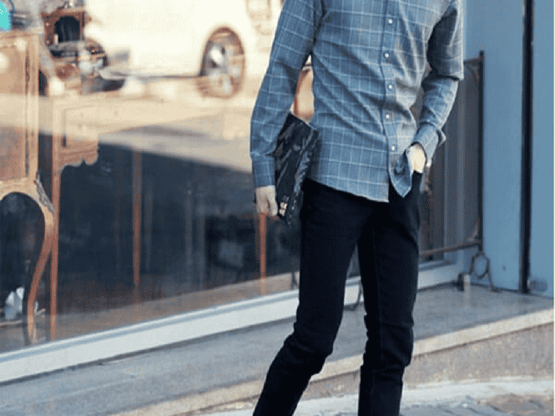 Áo sơ mi tay lỡ với quần jean demin